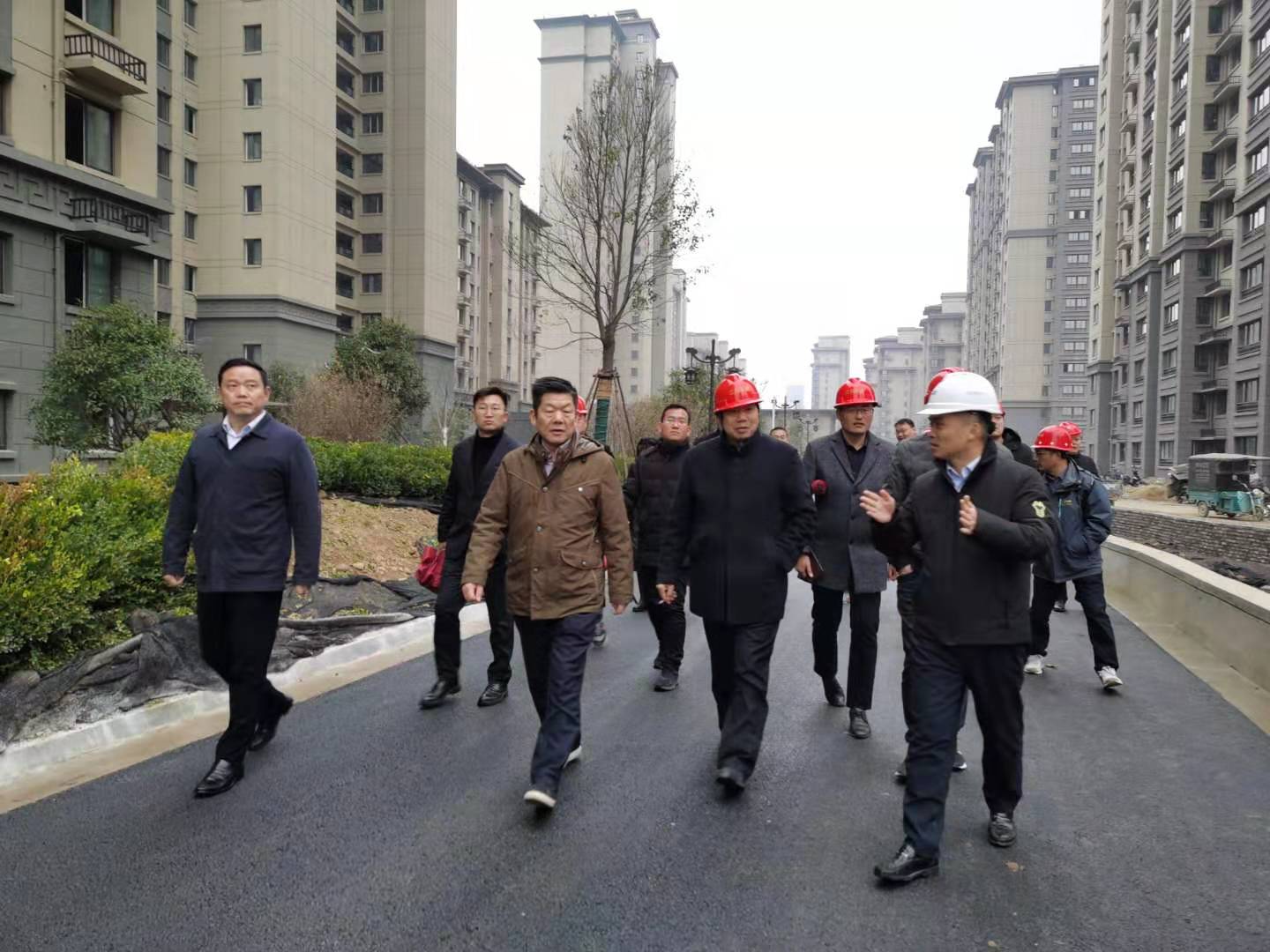 集團公司董事長、總經理一行視察項目建設情況
