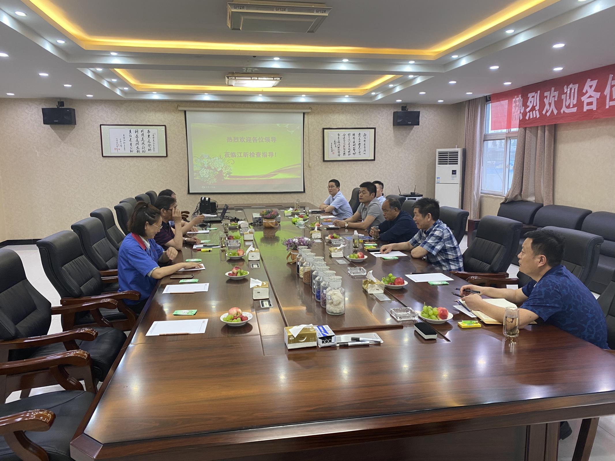 集團公司董事長劉國民帶領集團中高層 參觀學習江蘇江昕輪胎有限公司