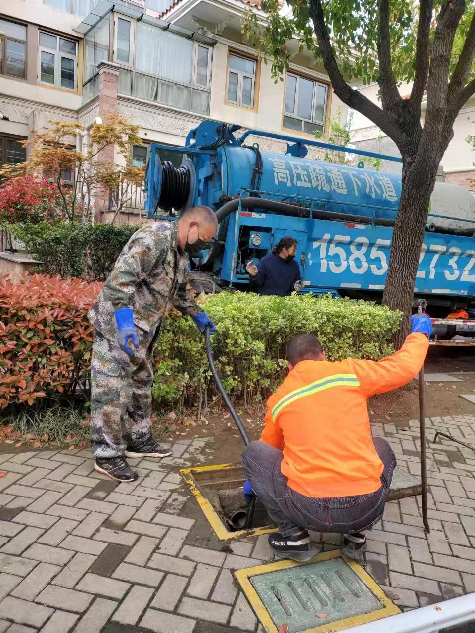 東方帝景城全面清理地下管網